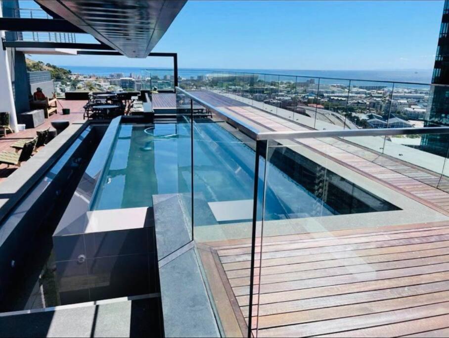 Skyline Views Stylish Studio With Pool, Parking No Load Shedding Kaapstad Buitenkant foto
