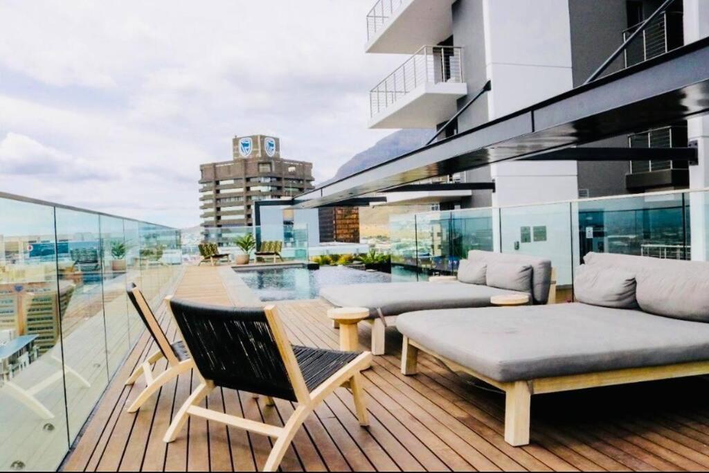 Skyline Views Stylish Studio With Pool, Parking No Load Shedding Kaapstad Buitenkant foto